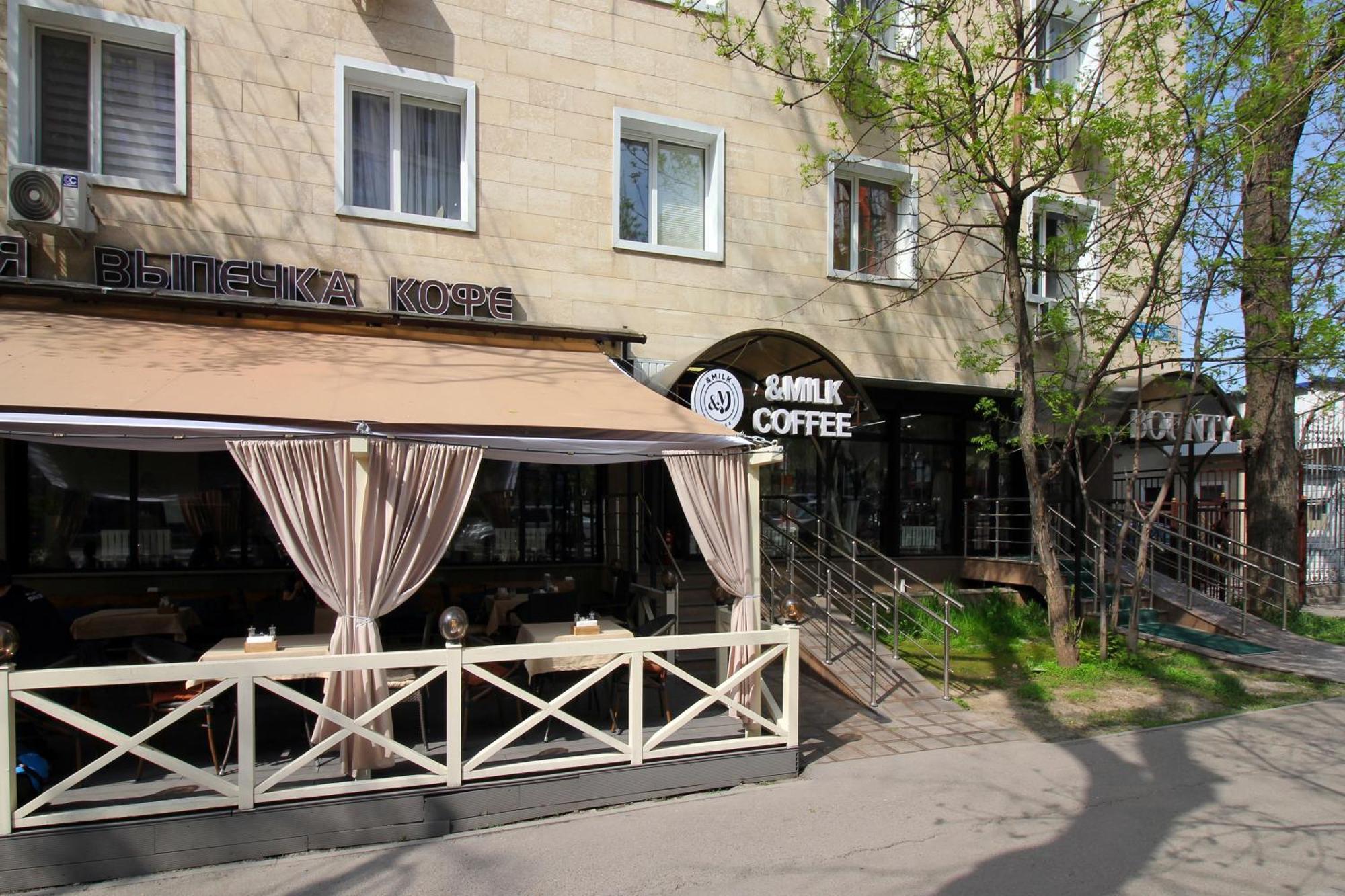 Almaty Cozy Apart Hotel Экстерьер фото